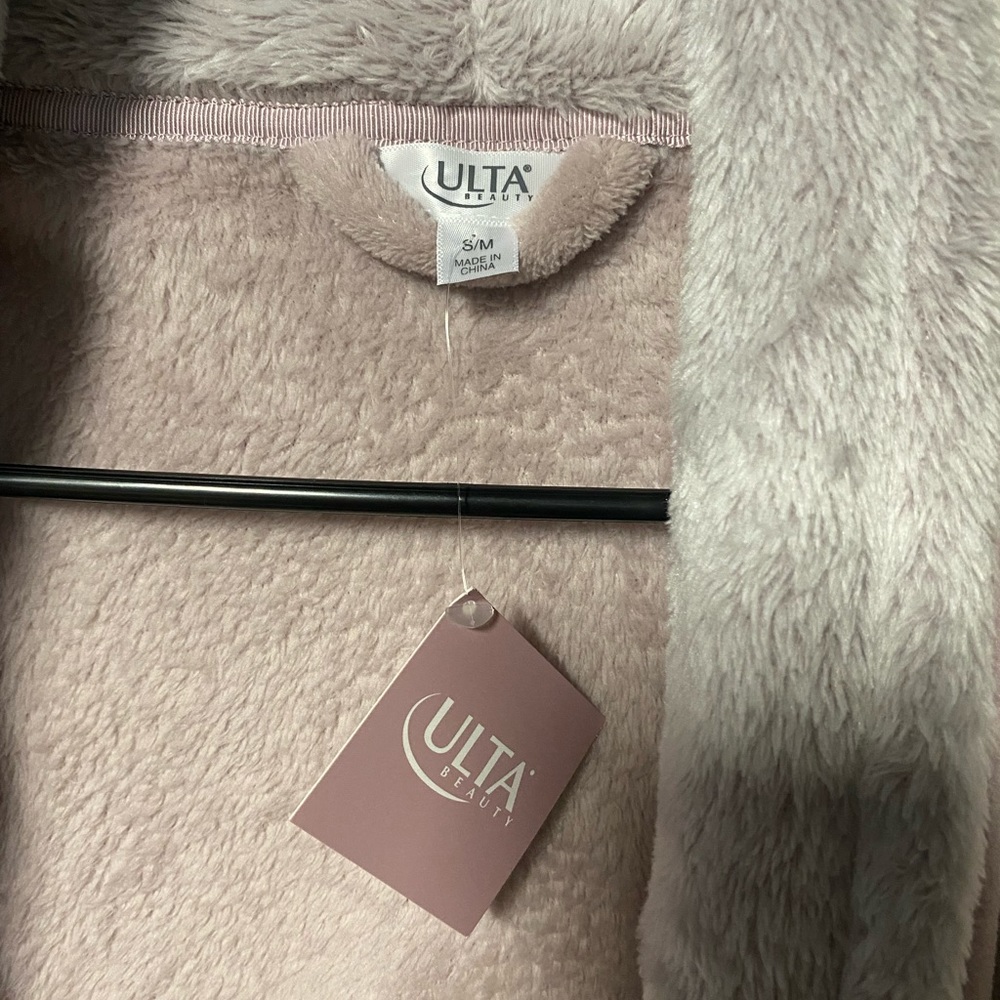 NWT Lavender Plush Robe - Picture 2 of 4
